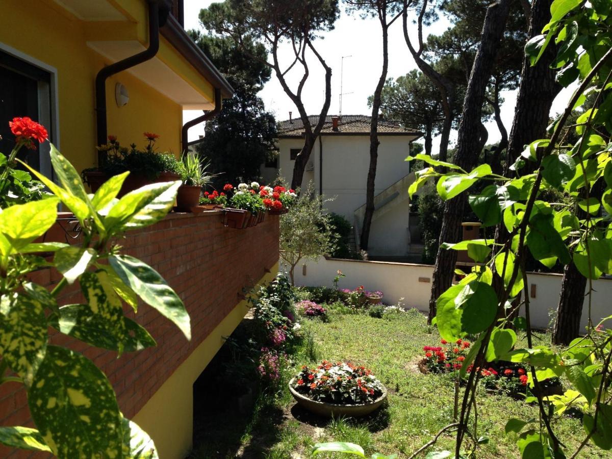 Cozy Villa With Large Garden Near The Beach Rosolina Mare Exterior foto